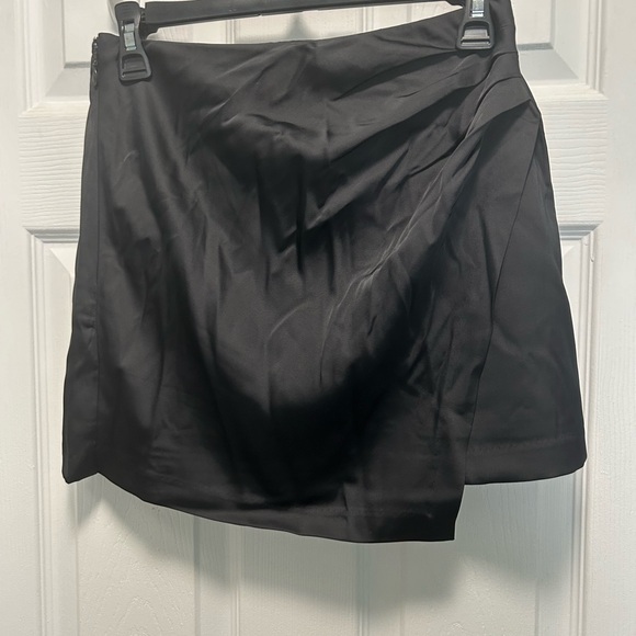 Abercrombie & Fitch Dresses & Skirts - Black Abercrombie and Fitch silk skort xs